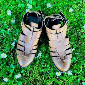 Getaway leather sandals